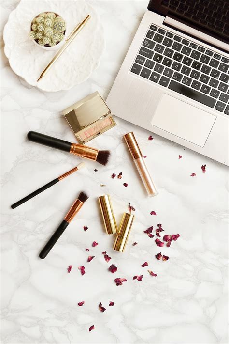 10 Totally Free Styled Stock Images | Makeup Savvy ...