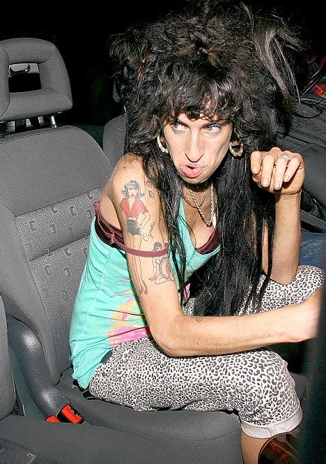 Ravaged Amy Winehouse Gives Her Best Snarl On The Eve Of Her Th Birthday Daily Mail Online