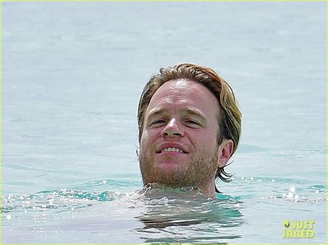 Photo Olly Murs Amelia Tank Pda Barbados 16 Photo 4879247 Just Jared