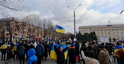Ukrainian Protesters Take To The Streets In Occupied Kherson The New