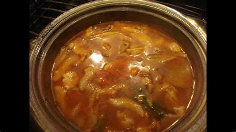 Recordad que las setas y hongos no se deben mojar ni frotar demasiado, siendo preferible usar un papel de cocina húmedo y en su caso un cuchillo. Receta Sabrosa y Nutritiva Sopa de Hongos " Setas " - YouTube