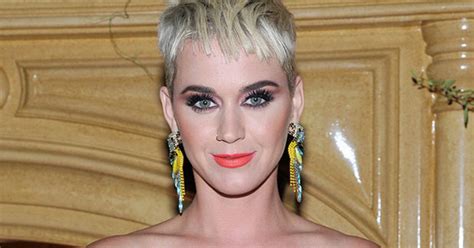 Katy Perry Pulls Down Bikini Bottoms In Daring Flash A Thon Daily Star