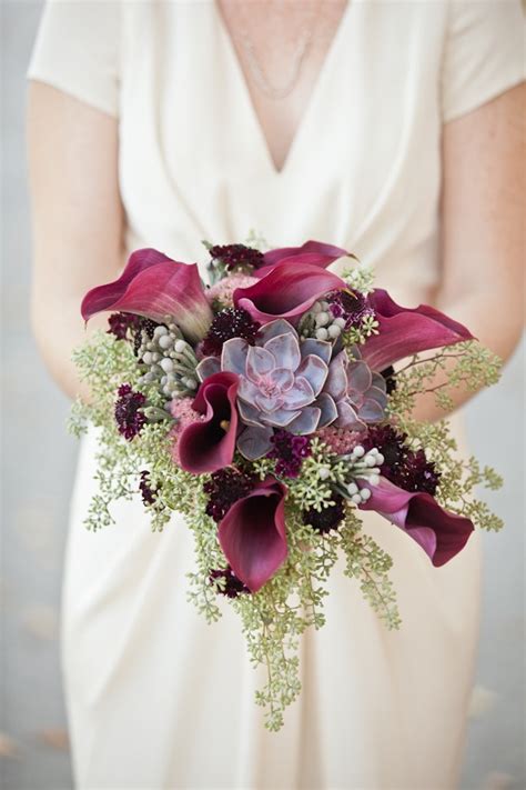All varieties have been preserved to ensure many varieties are suitable for use in bouquets or arrangements to bring festivity to a special occasion. 22 Lily Bouquets Perfect for a Spring Wedding | Martha ...