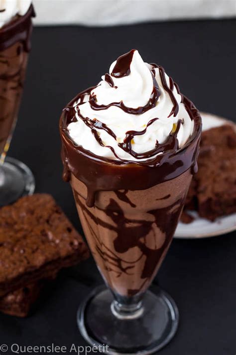 Brownie Milkshake ~ Recipe Queenslee Appétit