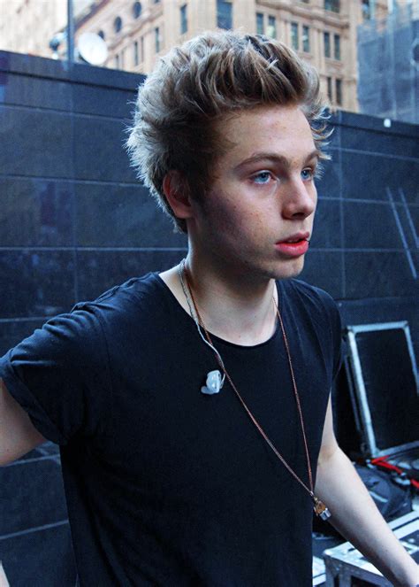 See more of luke hemmings on facebook. This is my favourite Luke Hemmings stage in 2019 | Luke ...