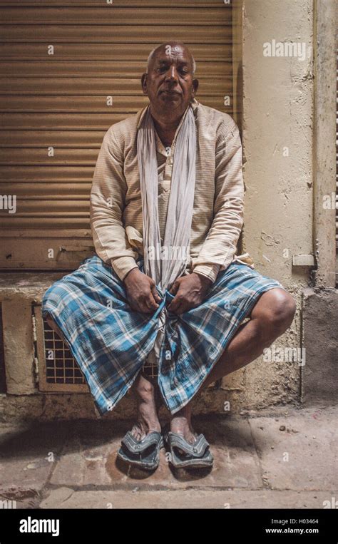 Man Wearing Lungi Stockfotos Und Bilder Kaufen Alamy