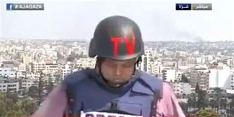 emotional al jazeera journalist walks off camera during gaza report gaza journalist