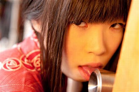 japanese girls licking doorknobs 17 pics
