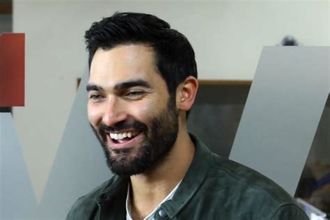 Supergirl Star Tyler Hoechlin Talks About His First Time Wearing Supermans Suit Exclusive