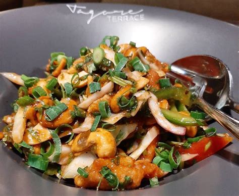 Review Chicken Cashew Nut Salad Of Tagore Terrace Foodstory Food