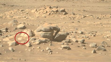 No The Reclining Alien Figure In Nasa Mars Rover Image Isnt Proof