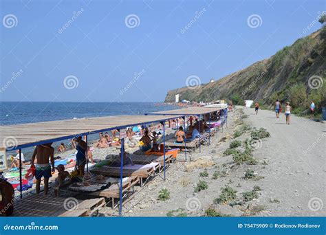 Anapa Russia July 29 2016 Unidentified People Resting At The Beach