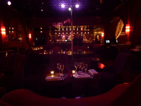 Secret Square Paris N°1 Des Clubs De Striptease à La Française