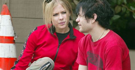 Avril Lavigne Tweets Support For Ex Husband Deryck Whibley As He Leaves Hospital Mirror Online