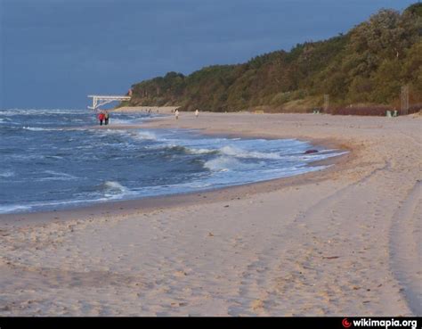 Śledź obraz na żywo na kamerach z kamień pomorski. Plaża