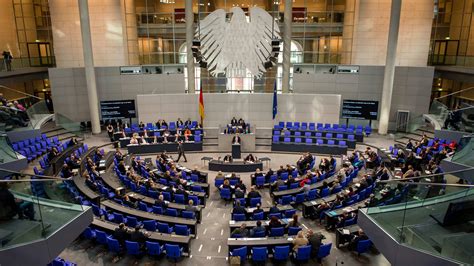 The bundestag is the german federal parliament. Der neue Bundestag wird der männlichste seit 1998 › ze.tt