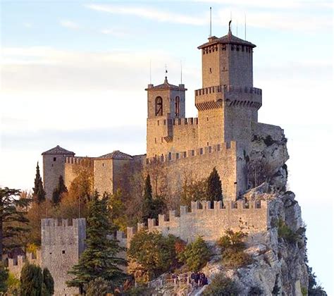 Ripóbblica d' san marein), also known as the most serene republic of san marino. Photographs of San Marino Castles and Manor Houses