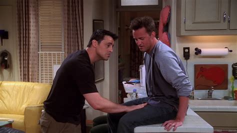 Each character has their quirks, but many people find chandler bing to be one of the funniest characters (if not the funniest character) on the show. Pin by Isabel Gonzalez on FRIENDS season 10 | Friends ...