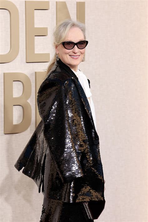 Meryl Streep Is Serving Miranda Priestly On The Golden Globes Red Carpet