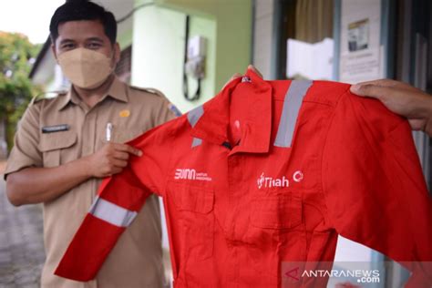 Petugas Kebersihan Di Belitung Timur Punya Seragam Baru Pt Timah