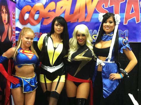 sexy cosplay girls at nyc comic con [photos]