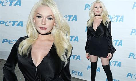 Courtney Stodden Flaunts Figure In Miniskirt At Naked Ambition Exhibition Daily Mail Online