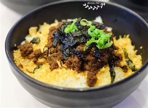 Sajian makanan yang ada juga sangat bermacam. HokBen (Hoka Hoka Bento), Gading Serpong, Tangerang ...