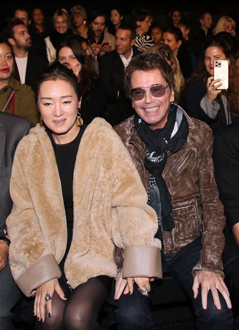 Photo Gong Li Et Son Compagnon Jean Michel Jarre Défilé De Mode Loréal Prêt à Porter