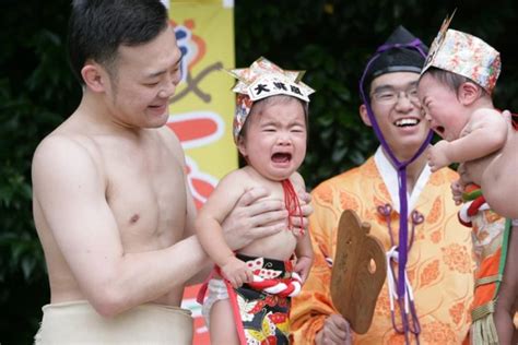 Naki Sumo Baby Crying Contest Giant Sumo Wrestlers Make Babies Wail