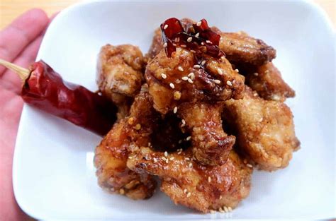 Biasanya ayam ini ditaburi dengan biji wijen yang membuat rasanya. Kumpulan Resepi ayam kyochon honey ~ Arisa