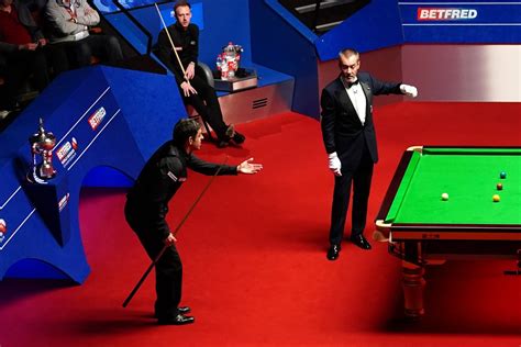 Ronnie Osullivan Embroiled In Ref Row In Opening Session Of Crucible Final Banbury Fm
