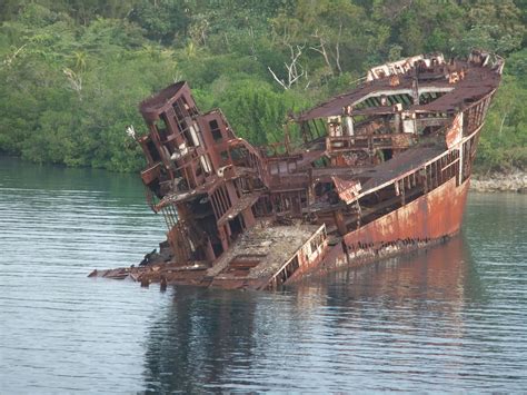 Sunken Ship In Roatan Abandoned Ships Abandoned Roatan