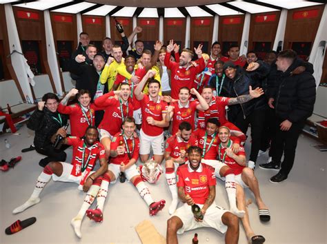 Man Utds Players Dressing Room Pictures With Carabao Cup Trophy
