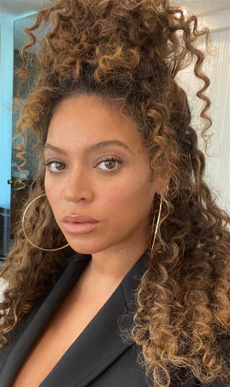 Beyoncé Malibu Bey In 2021 Beyonce Hair Beyonce Queen Curly Hair