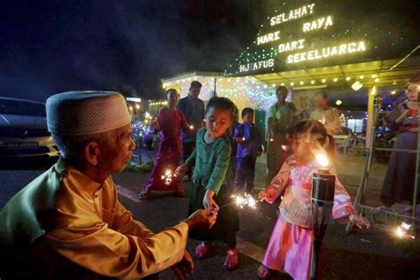 Suasana Hari Raya Di Kampung Week Of Mourning