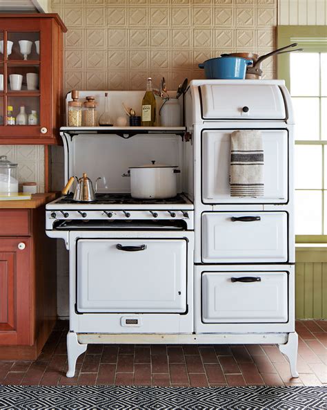 Maybe it's time to slow things down. Historical New York Farmhouse - Antique Decorating Ideas