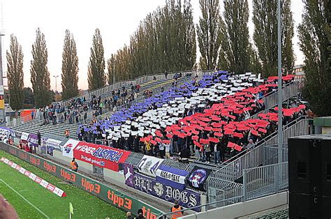 Supporter austria wien fans beim spiel: SV Mattersburg gg. FK Austria Wien 1 : 2 (0 : 0 ...