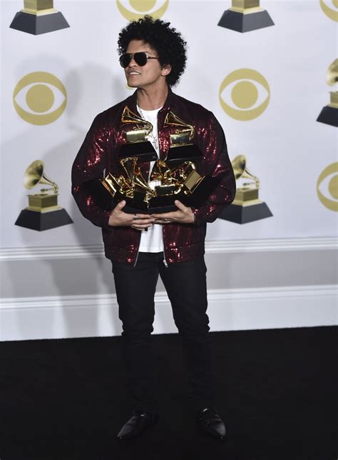 Bruno Mars Premios Grammy 2018 Los Mejores Looks De Alfombra