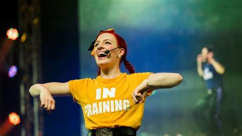 Emma watkins (yellow wiggle) and lachlan gillespie (purple wiggle), a couple who perform together as part of the popular children's band, announced via facebook on thursday that they are separating. Shock and awe for amicable Wiggles separation