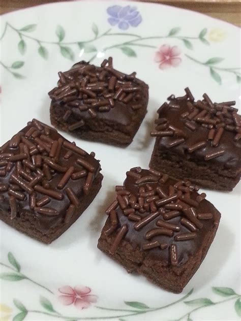 Bahan2 untuk biskut koko coklat rice:1/4 cawan tepung jagung1 biji putih telur 1 1/2 cawan tepung gandum 1/4 cawan serbuk koko1 sudu kecil esen vanila1 biji. WHY PAY MORE: Biscuit Chocolate Rice