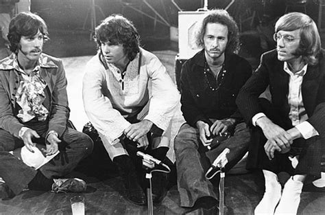 S nepunih 27 godina života, imao je iza sebe burni život rock zvijezde i velikog poete. John Densmore - DRUMMERWORLD