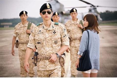 Song Hye Kyo Song Joong Ki Gây Sốt Với Phim Hậu Duệ Mặt Trời