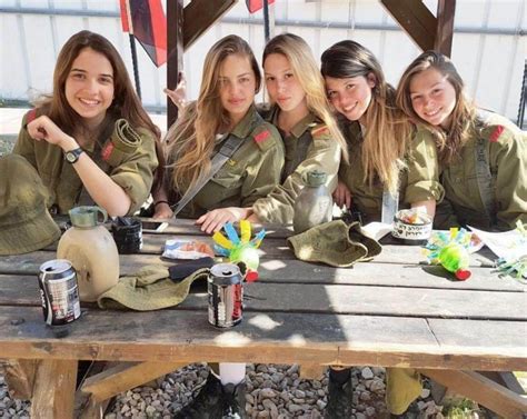 Israeli Female Soldiers Israeli Female Soldiers At Idf Relaxation Day