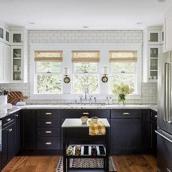 They're striking in a modern kitchen, elegant and timeless in a more traditional one — and there can be quite a bit of variety within the shade we think of as black. White Uppers Black Lowers Design Ideas (With images ...