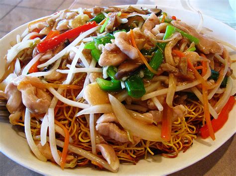 Recette Nouilles chinoises sautées aux légumes et au poulet