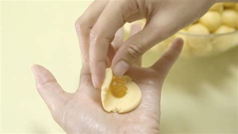 Dimulai dari membuat selai nanas. Resep Kue Nastar Khas Lebaran, Lembut dan Lumer di Mulut