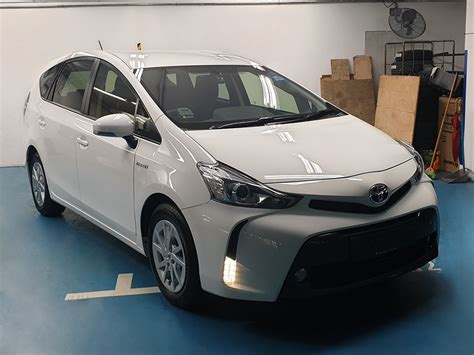 6cm x 6cm x 10cm availability: Toyota Prius Plus Hybrid White - Ecube