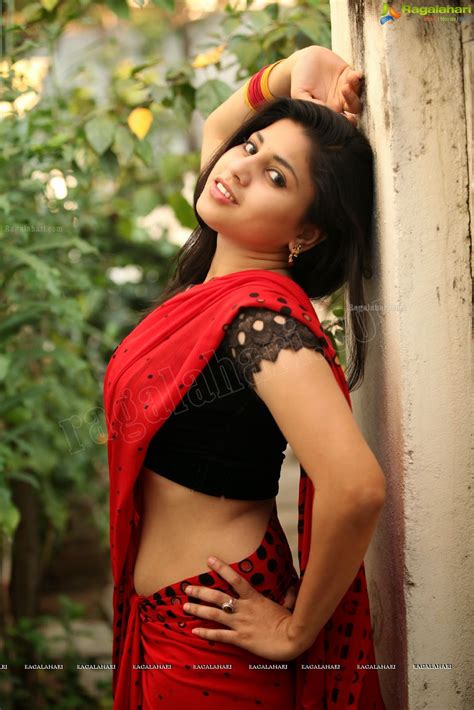 Telugu actress hot navel shows films. actress largest navel,cleavage,hip,waist photo collections ...