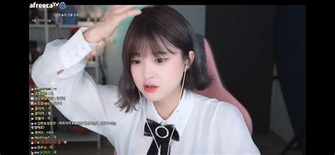 트위치 문월 가슴 오픈 ㅗㅜㅑ. 문월 방송중^^ - 아프리카TV - 에펨코리아