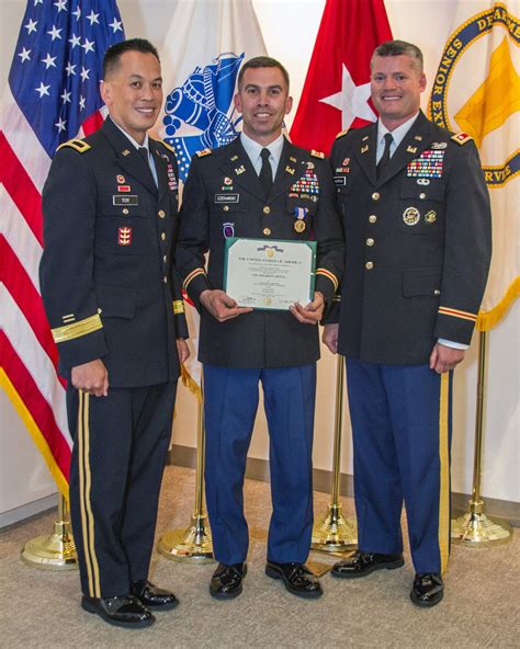 Us Army Corps Of Engineers Soldier Receives Soldiers Medal Article